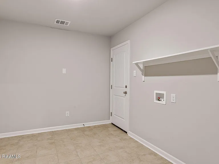 619 Griffiths Ct — Photo 23