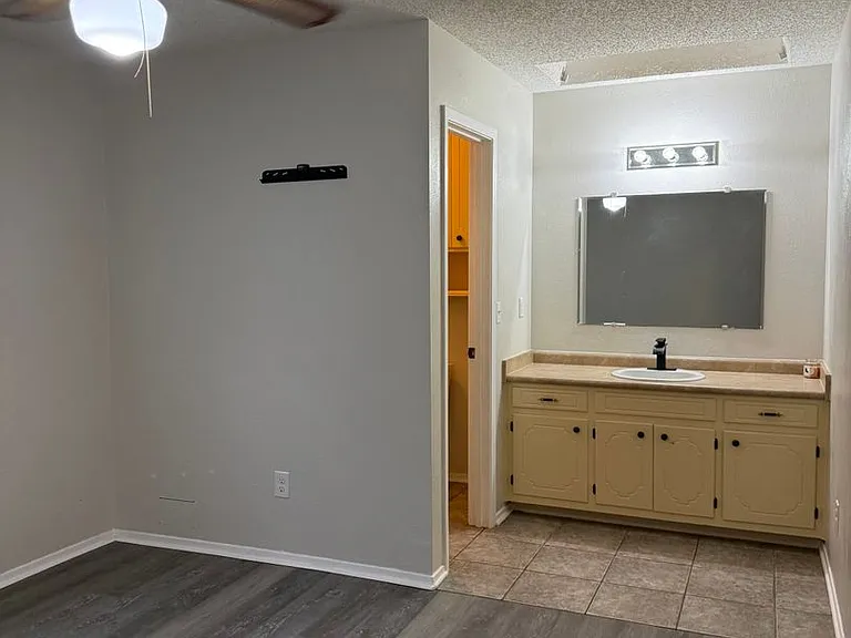 3710 Pratt Dr — Photo 10
