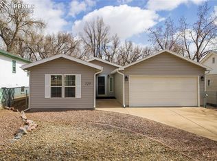 727 Sunset Rd, Colorado Springs, CO 80909
