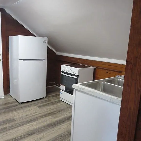 409 Hobart Ave #C — Photo 3