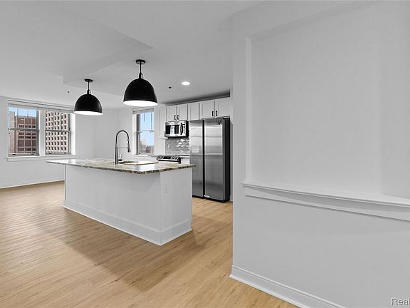 3rd image of 525 W Lafayette Blvd 48-apt 20A