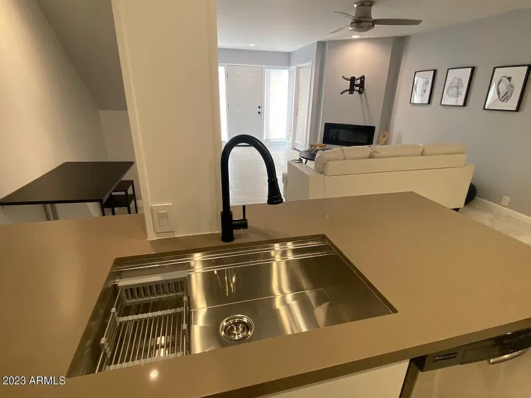 1820 E Morten Ave #123 — Photo 3