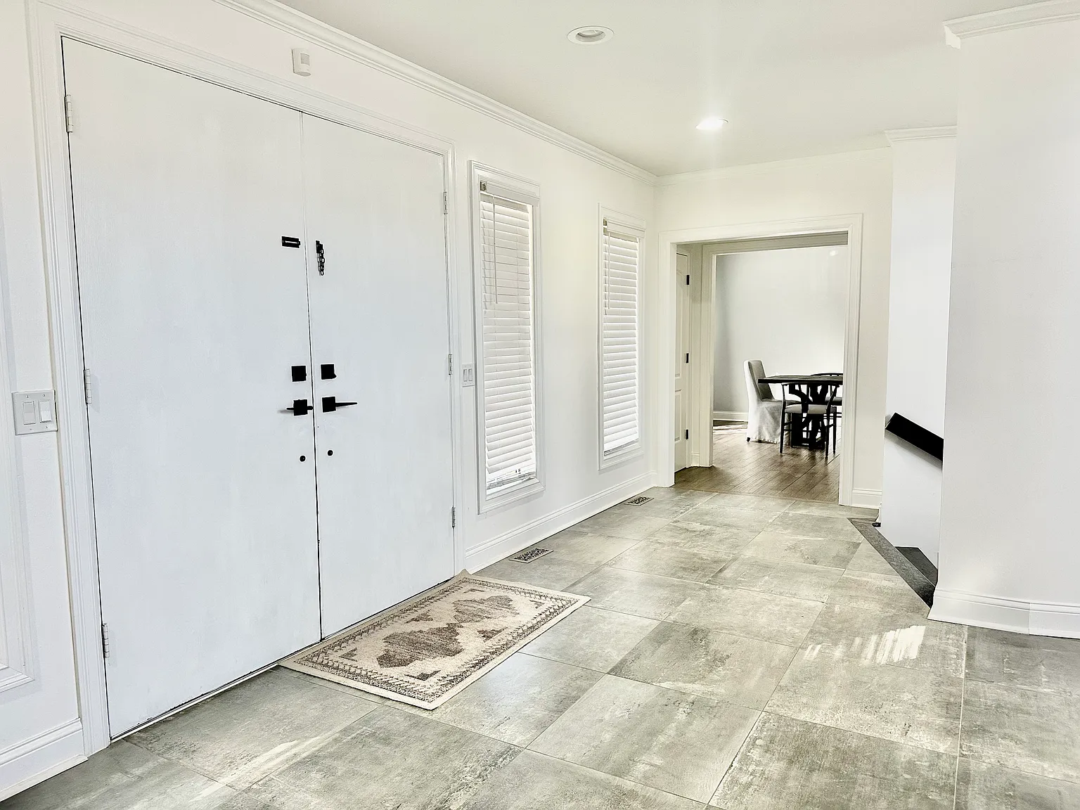 5 bed, 4920 sqft, $7,500 — Photo 4