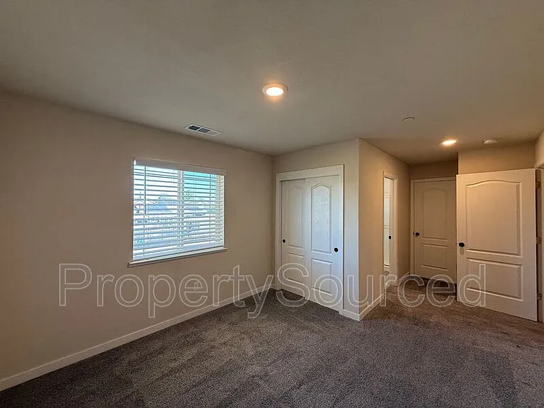 936 W Alameda St #A — Photo 13