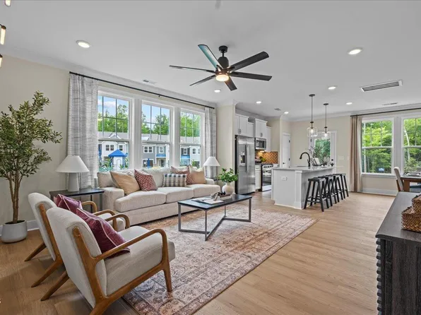 657 Sefton Park Dr, Zebulon, NC 27597