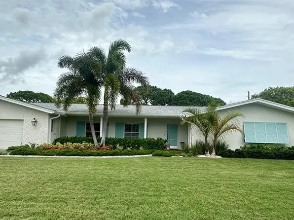 616 Pineland Ave, Belleair, FL 33756