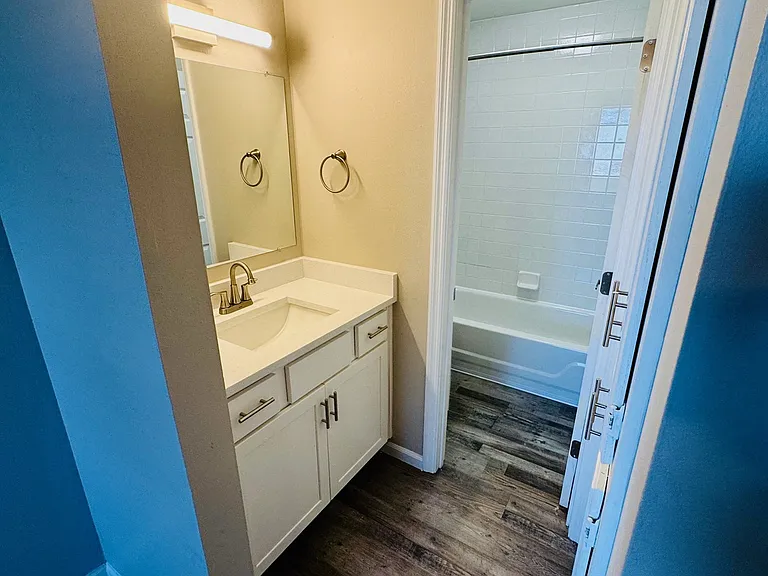 Remington Apartments — Photo 6