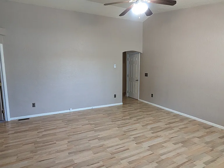 708 S Junction Ave — Photo 4