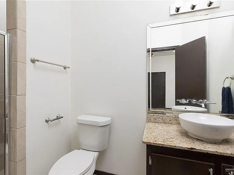 2037 S 45th St — Photo 21