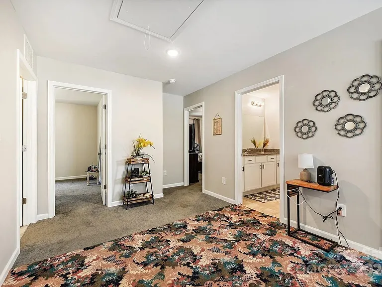 7608 Denbur Dr — Photo 23