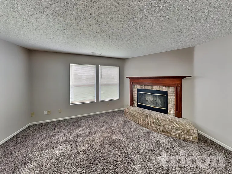 2875 Ludwig Dr — Photo 2