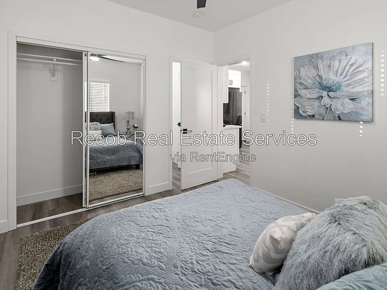 4988 Genesee Ave #4988 — Photo 7