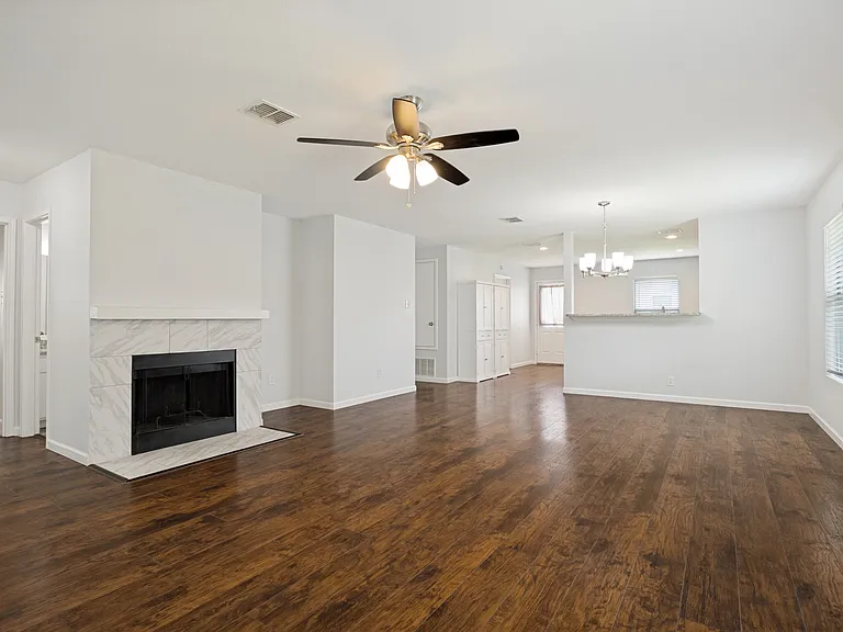708 Claiborn Ln — Photo 2