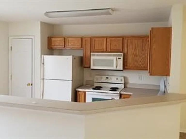 321 Campus Ln — Photo 4