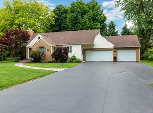 5901 Kamner Dr, Clarence Center, NY 14032
