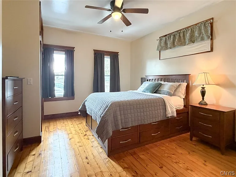 1015 White Pl — Photo 15