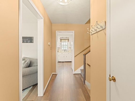 3rd image of 117 Stonehouse Dr
