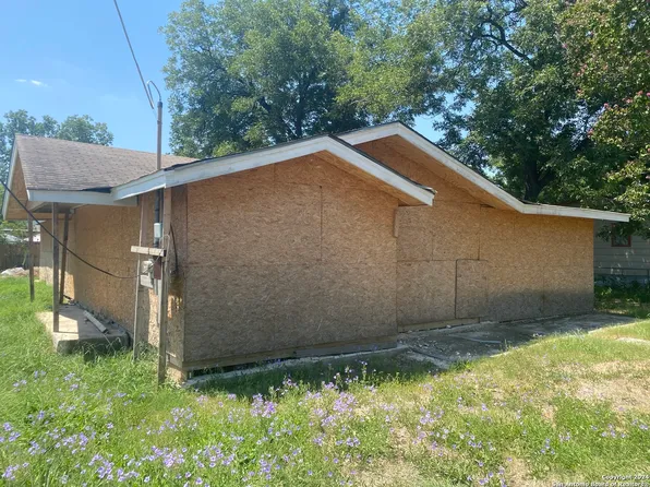 1402 W SOUTHCROSS BLVD, San Antonio, TX 78211