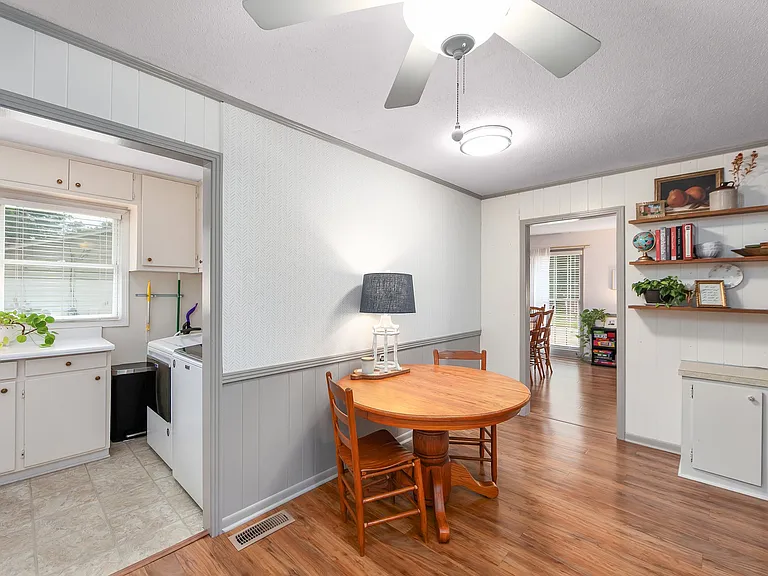 128 Laurie Cir — Photo 13