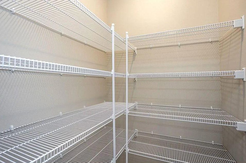 1st image of 215 NW Greenway Pl