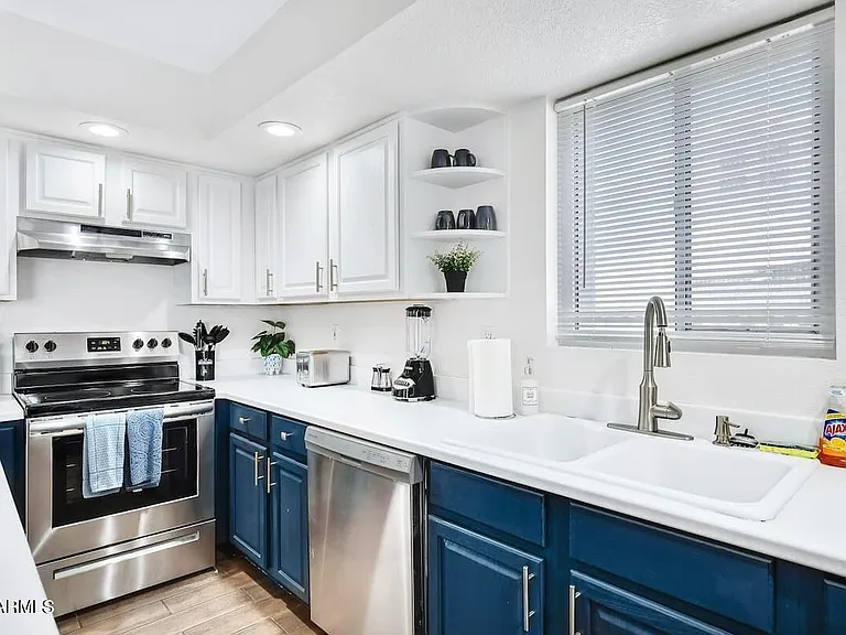 945 E Lilac Dr — Photo 7