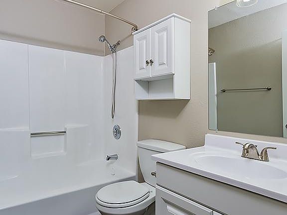 3rd image of 525 28th St APT 1