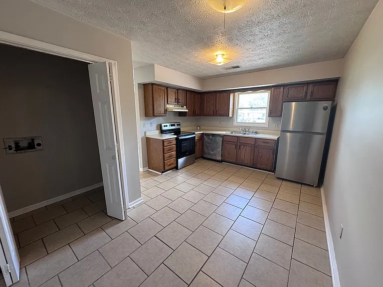 105 Grogan Cir — Photo 10