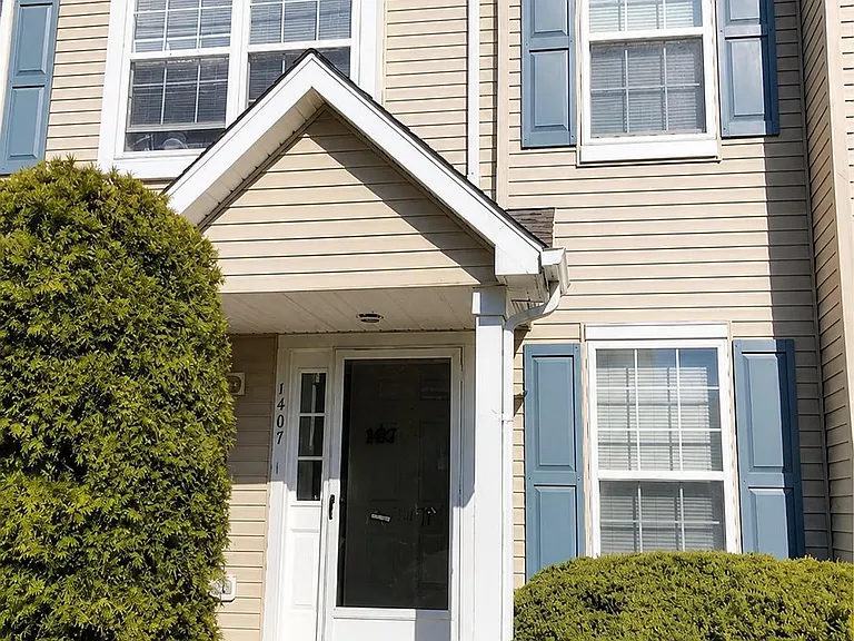 1407 Wharton Rd — Photo 2