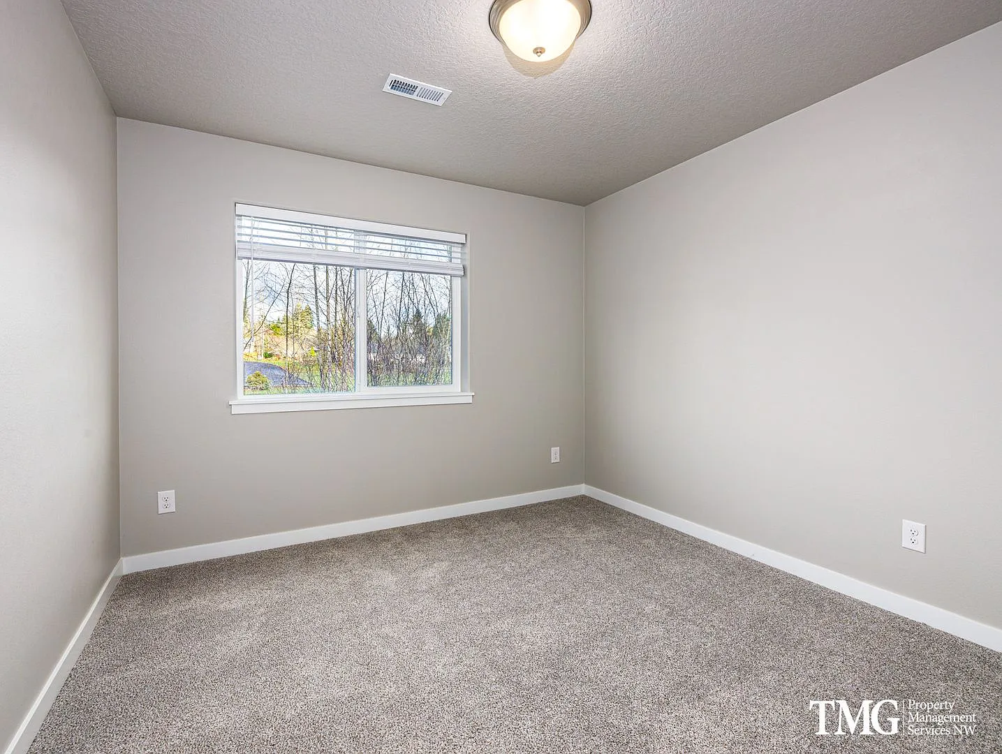 Newer Townhome in Minnehaha w/ 3 Bedroom 2.5 Bath! — Photo 4