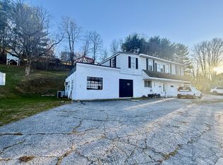 718 Main St, Narrows, VA 24124