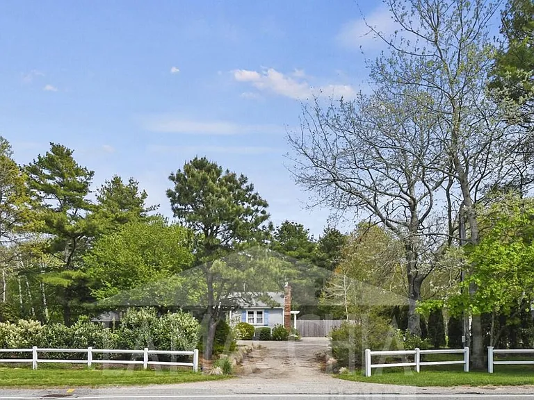 583 N Falmouth Hwy — Photo 4