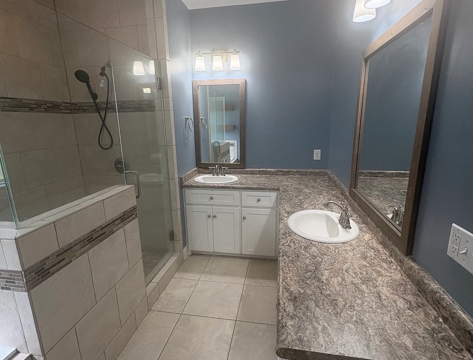 Beautiful 4 bedroom with large backyard - dog friendly! — Photo 4