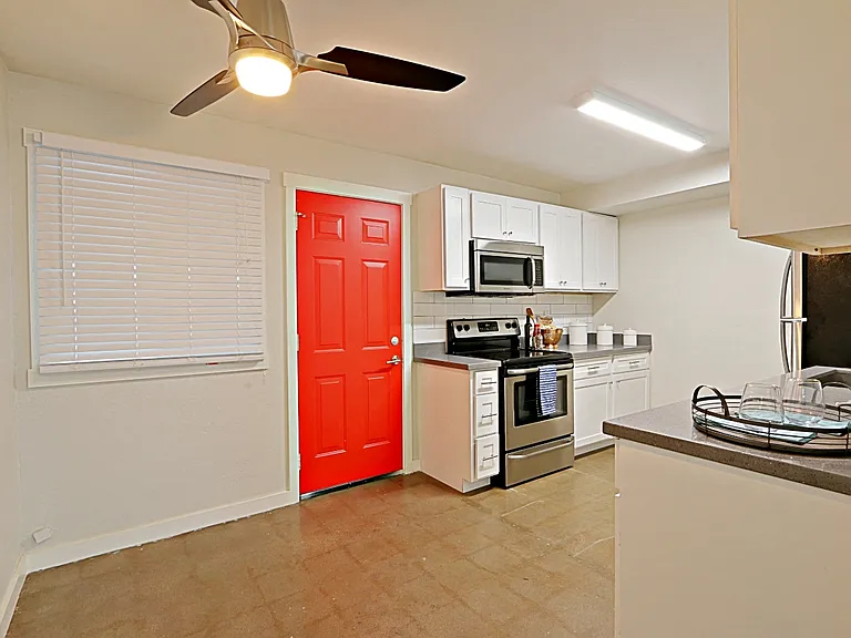 The Collins — Photo 1