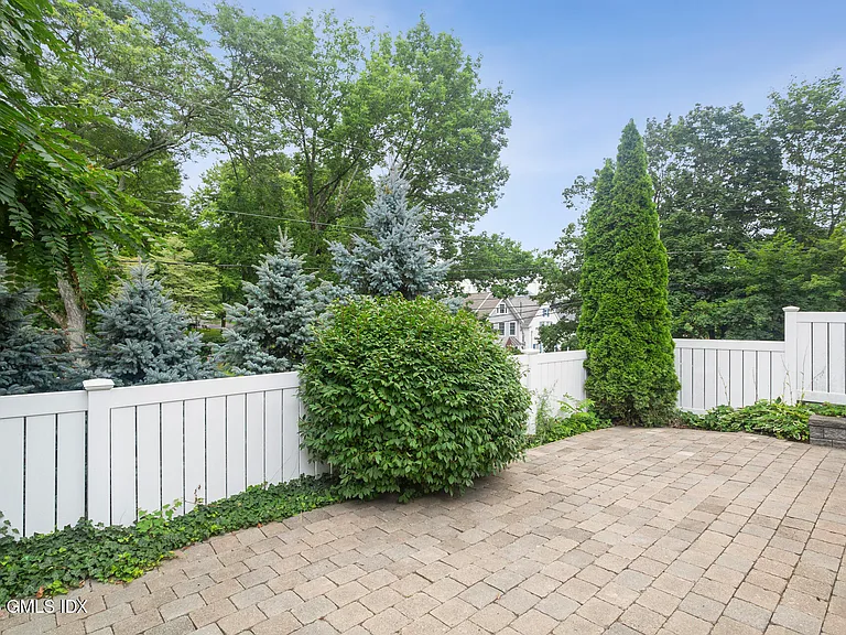 146 E Elm St #B — Photo 20