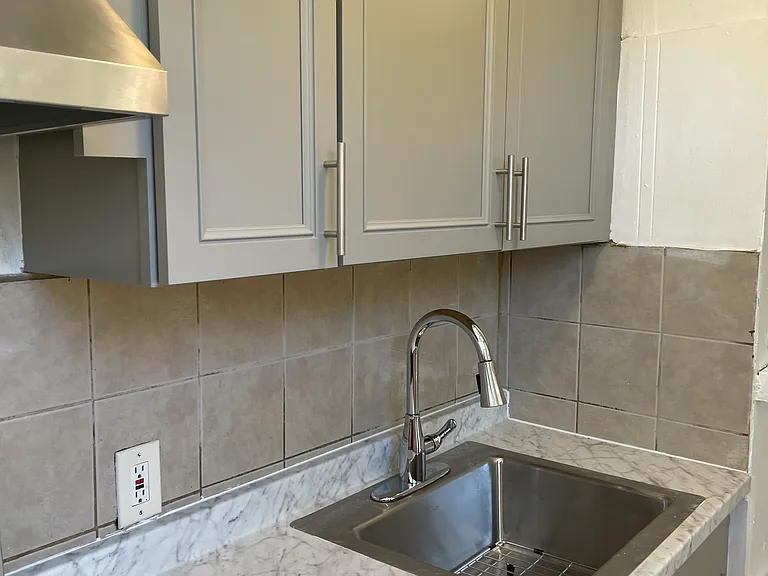 18 Lawton Ave #2 — Photo 5