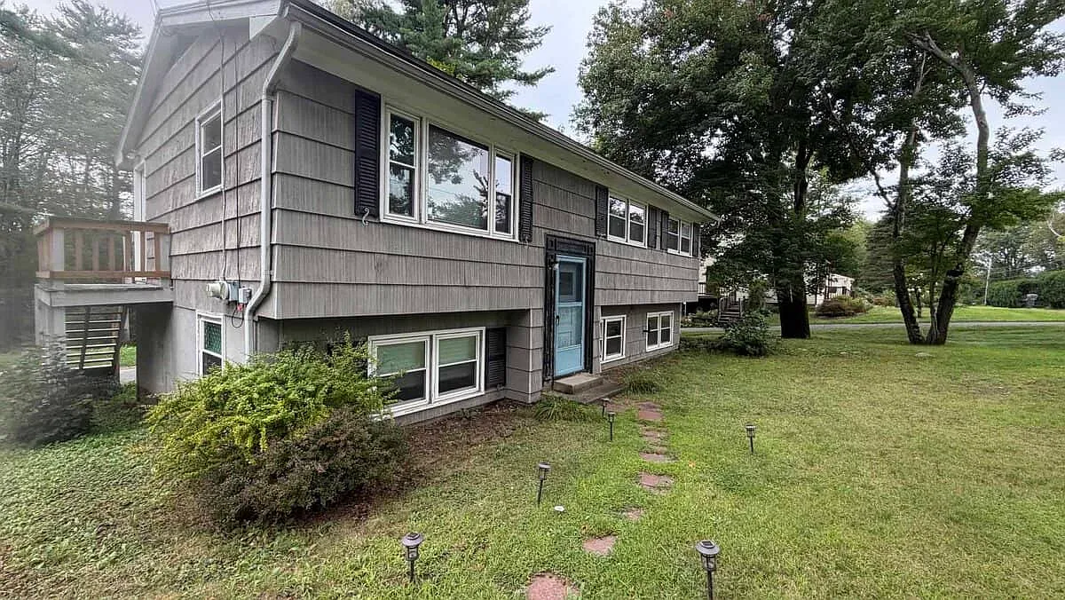 3 bed, 960 sqft, $2,000 — Photo 2