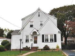 16 Tulip St, Bergenfield, NJ 07621