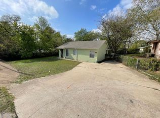 1502 S Beach St, Fort Worth, TX 76105