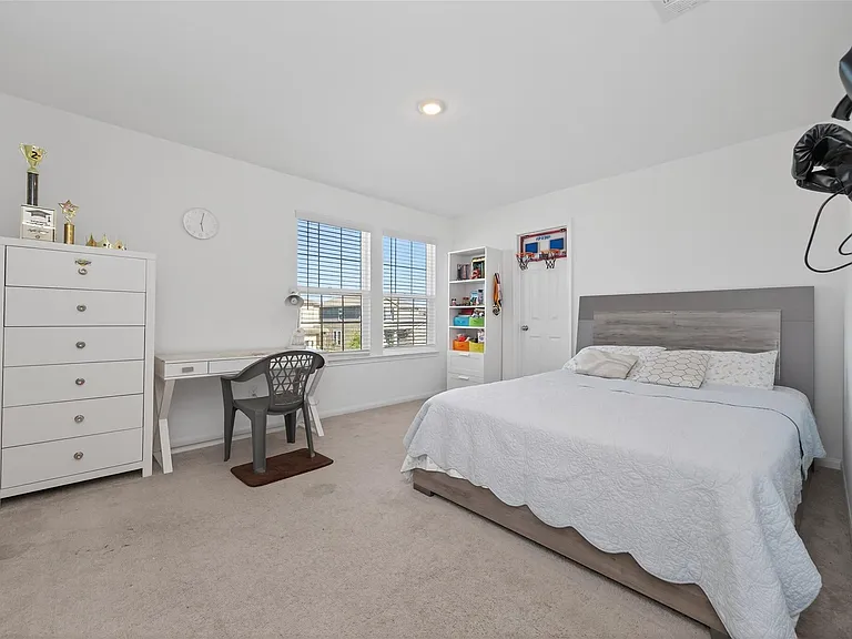 7326 Madison Commons Ln — Photo 22