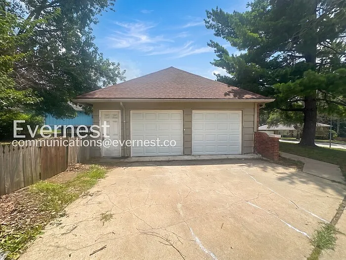 6100 E 109th St — Photo 20