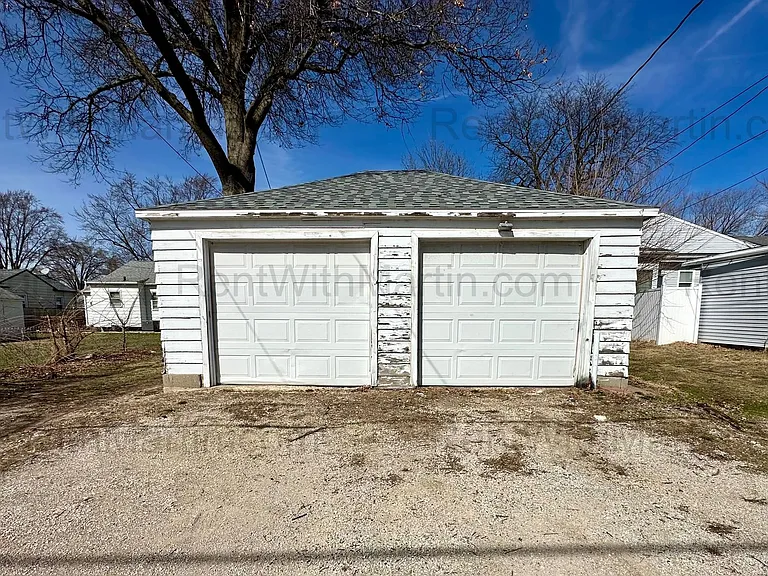 1112-1114 Byron Ave — Photo 17