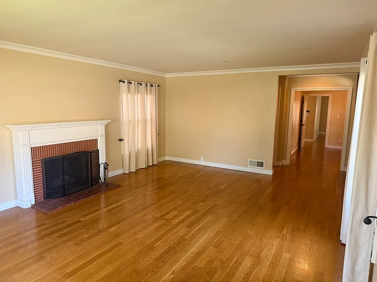 1205 Geneva St — Photo 6