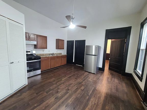 3rd image of 617 E Ormsby Ave APT 1