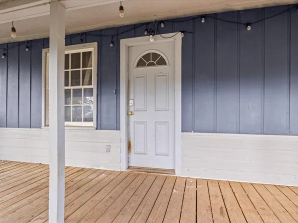 110 Airport Dr, Cave Junction, OR 97523