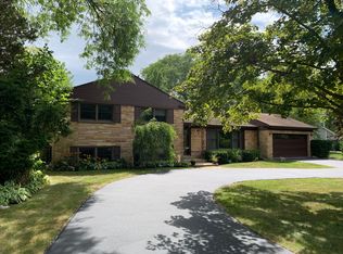 1253 Country Ln, Northbrook, IL