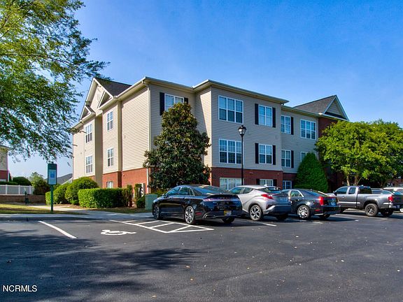 2nd image of 2807 Bloomfield Ln Unit 104