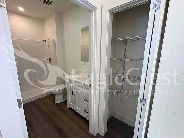 420 Ankeny St — Photo 10