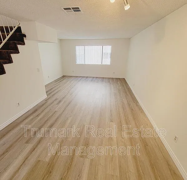 553 E Orange Grove Ave #D — Photo 2