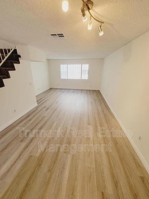 Building Photo - 553 E Orange Grove Ave #D