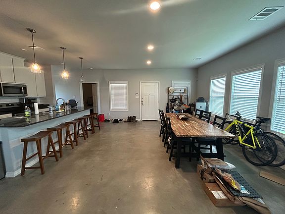 3rd image of 3100 Green St